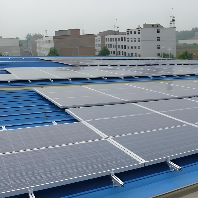 ขายึดแผงโซลาร์เซลล์บนหลังคาสังกะสีแบบตะเข็บยืน ป้องกันสนิม ปรับแต่งได้ ติดตั้งง่าย