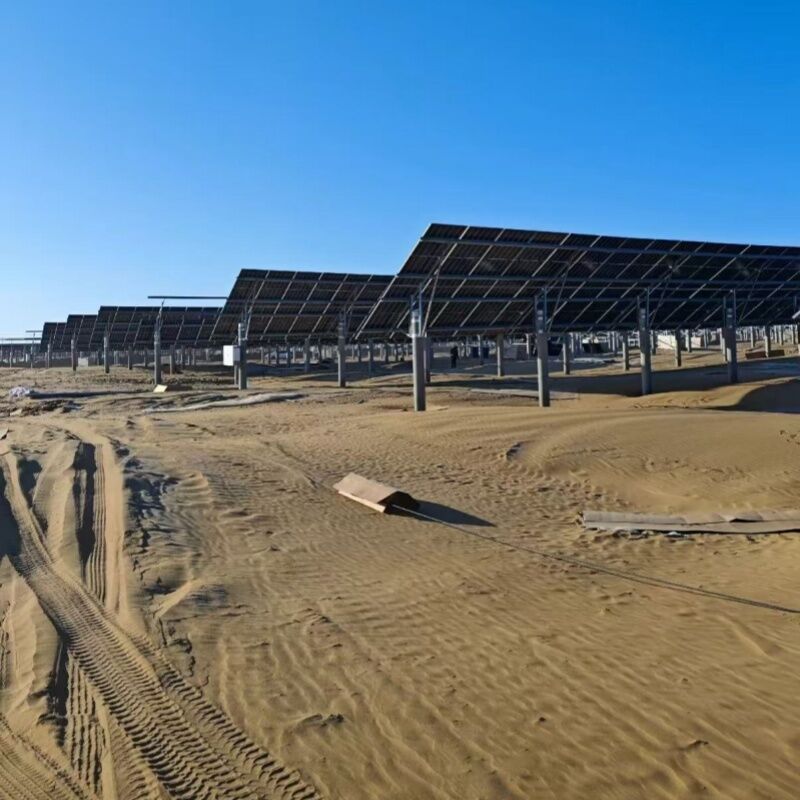 โครงยึดแผงโซลาร์เซลล์แบบติดตั้งบนพื้นดิน ออกแบบเป็นโมดูลาร์ พร้อมรางอะลูมิเนียมอัดขึ้นรูป และส่วนประกอบเหล็กอัลลอยที่ทนทานสำหรับการรองรับแผงโซลาร์เซลล์