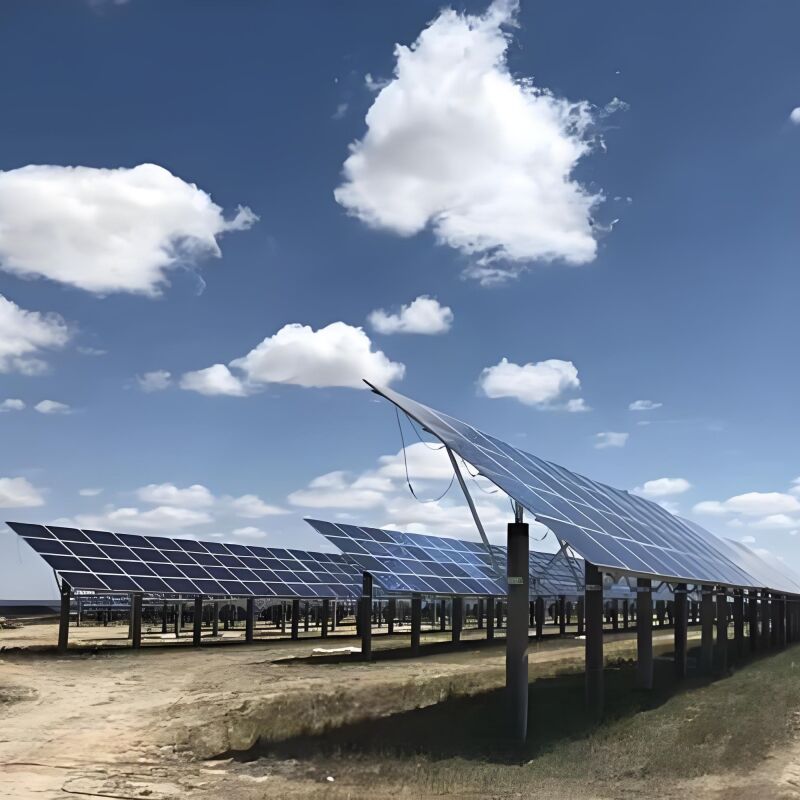 โครงยึดแผงโซลาร์เซลล์แบบติดตั้งบนพื้นดิน ผลิตจากวัสดุเหล็กอัลลอยและอลูมิเนียมอัลลอยด์ เพื่อความมั่นคงและอายุการใช้งานที่ยาวนาน