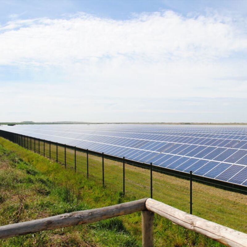 โครงยึดแผงโซลาร์เซลล์แบบติดตั้งบนพื้นดินสำหรับงานหนัก พร้อมรางรองรับอะลูมิเนียมอัดขึ้นรูปและขาตั้งปรับได้สำหรับการจัดตำแหน่งที่แม่นยำ