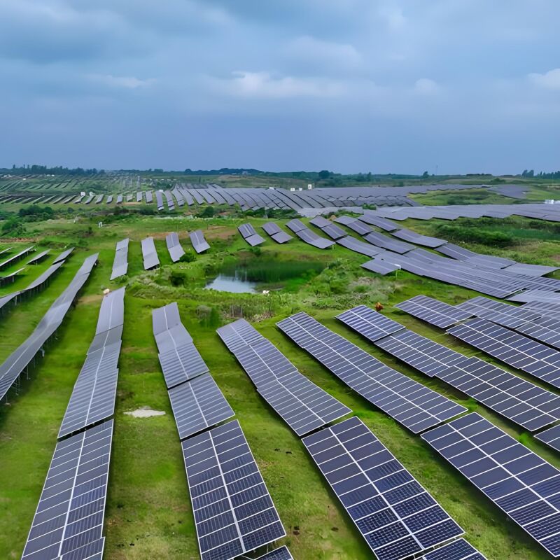 แผ่นดิน โครงการติดตั้งแสงอาทิตย์ แบรคเกตแบบพิเศษของค้อนและโพสปอร์ต ปรับปรุงความสามารถในการปรับปรุงดินและเสริมความมั่นคงของระบบติดตั้งโดยรวม